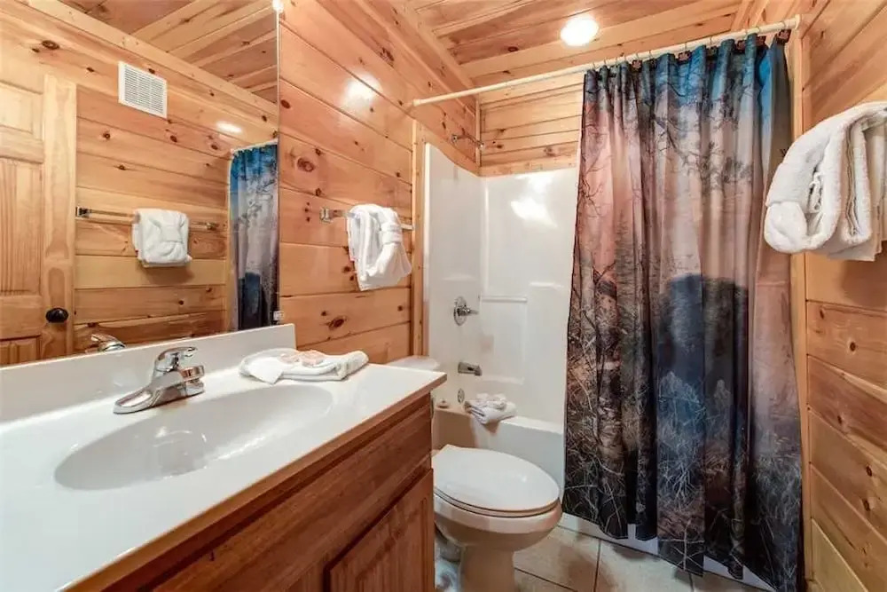 Mountain Paws Retreat 5 Bedroom Home with Hot Tub