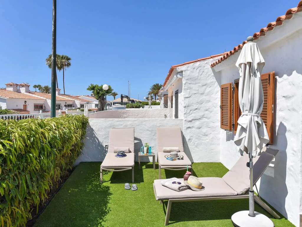 Central Bungalow With Pool