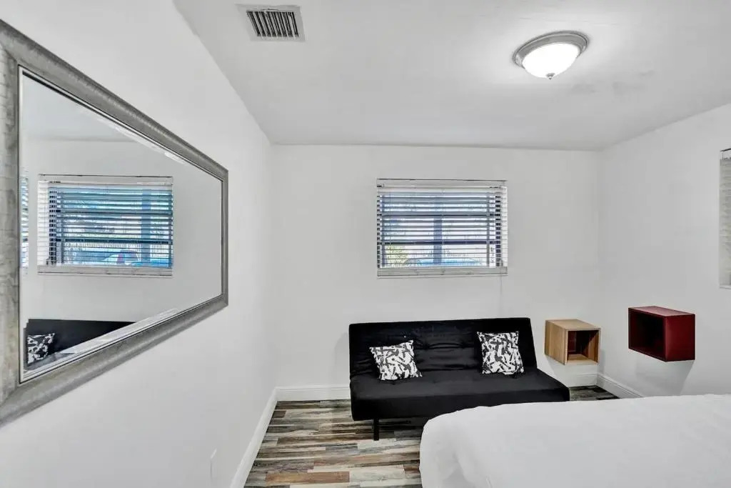 Biscayne deluxe private house 4br2bath free parking garden BBQ