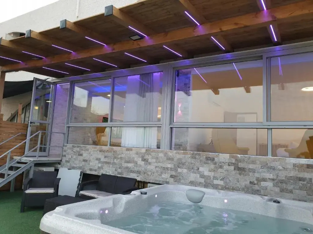 Avshalom Holiday Apartments