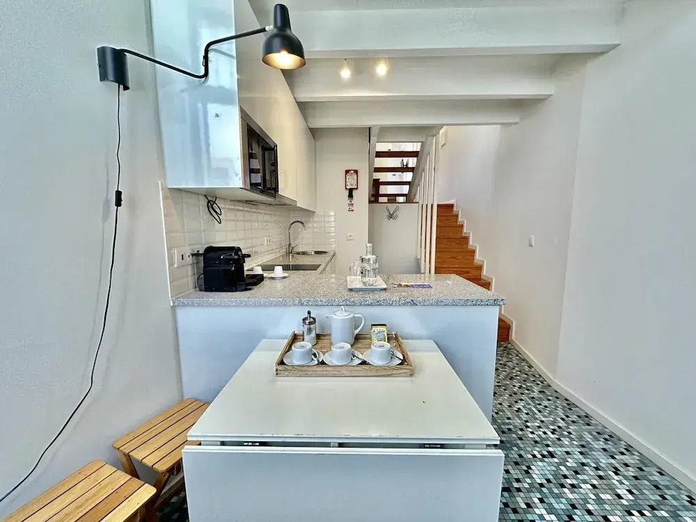 Charming 2-bedroom Apartment in Porto