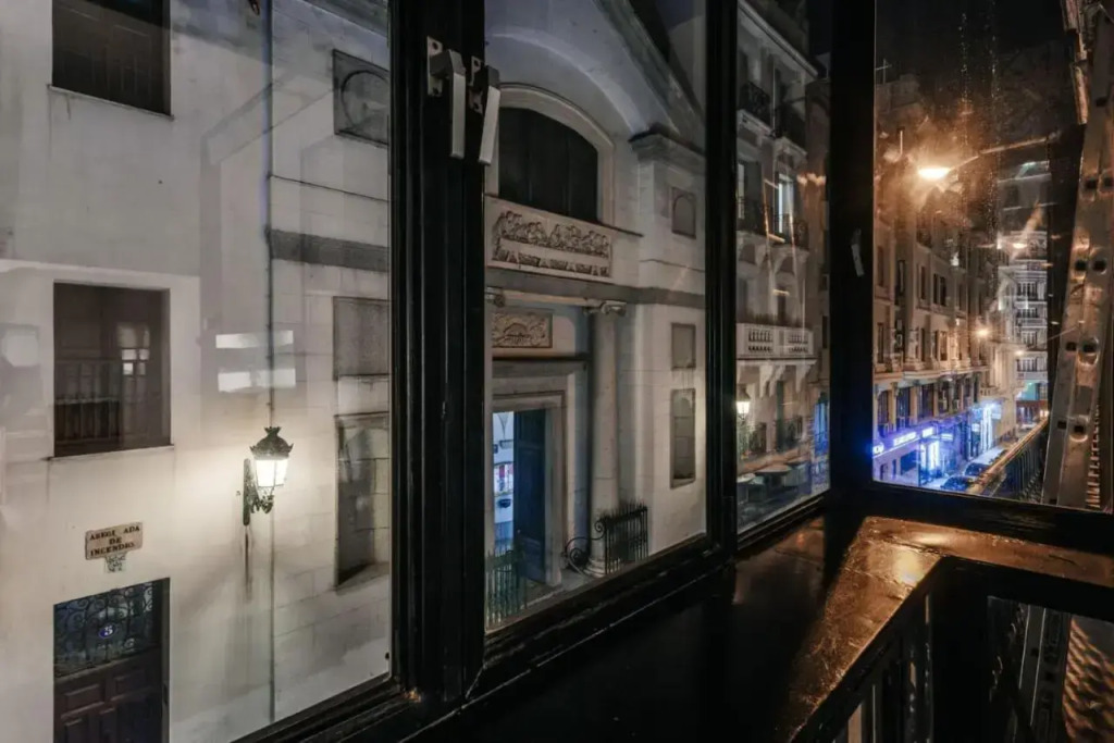 Stunning & Bright 2BD 2BTH – CITY CENTER -GRAN VIA