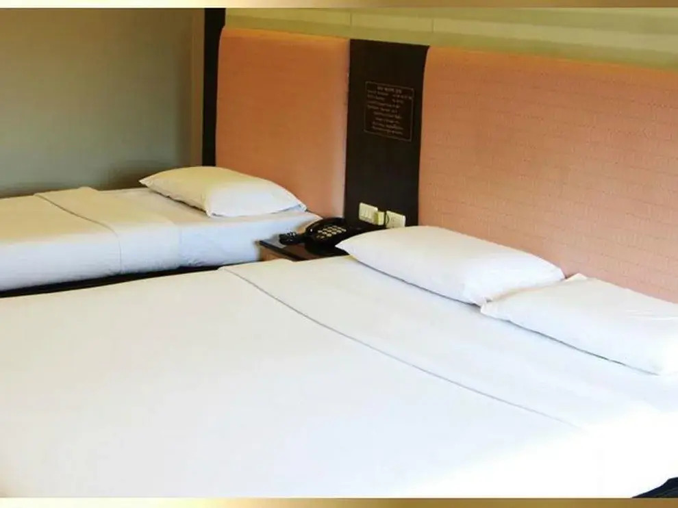 Pradipat Hotel