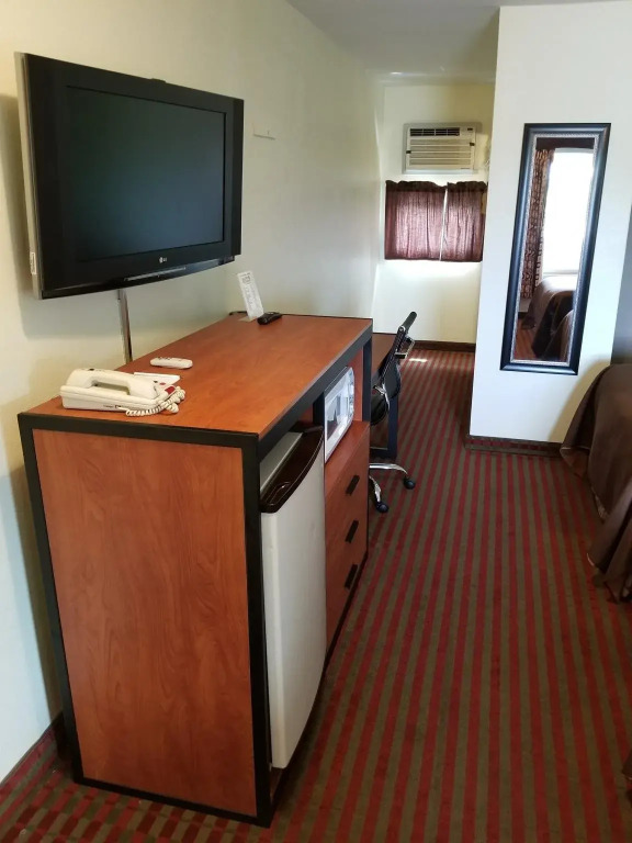 All Seasons Inn & Suites