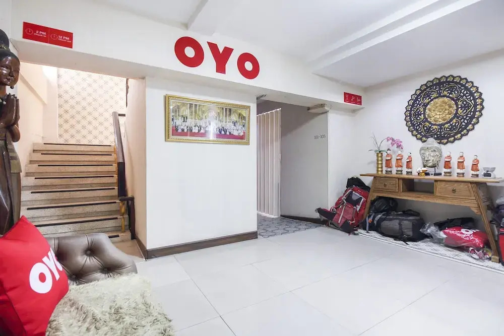 OYO 537 Na Banglampoo Hotel