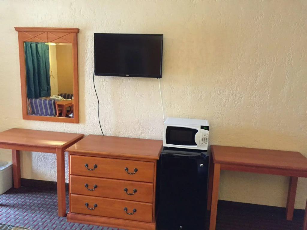 Deluxe Inn