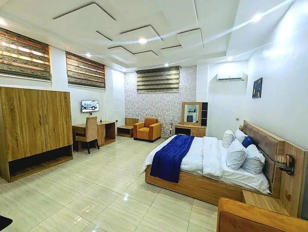 Purple Lavender Court Apartment