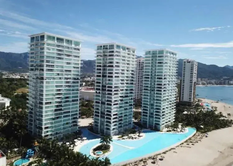 Beachfront Peninsula Puerto Vallarta