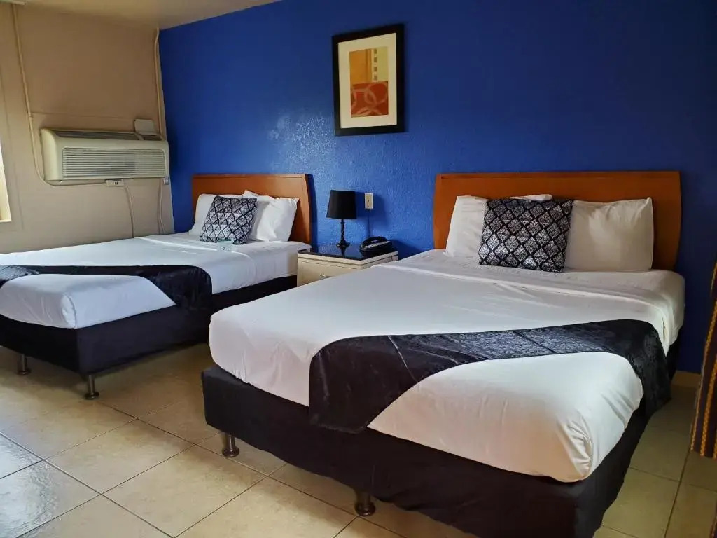 PineCrest Inn & Suites