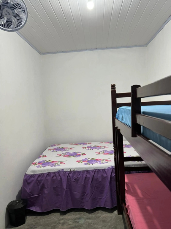Aluguel de mini quartos e barracas no Perequê-açu de frente para o mar numero 1125