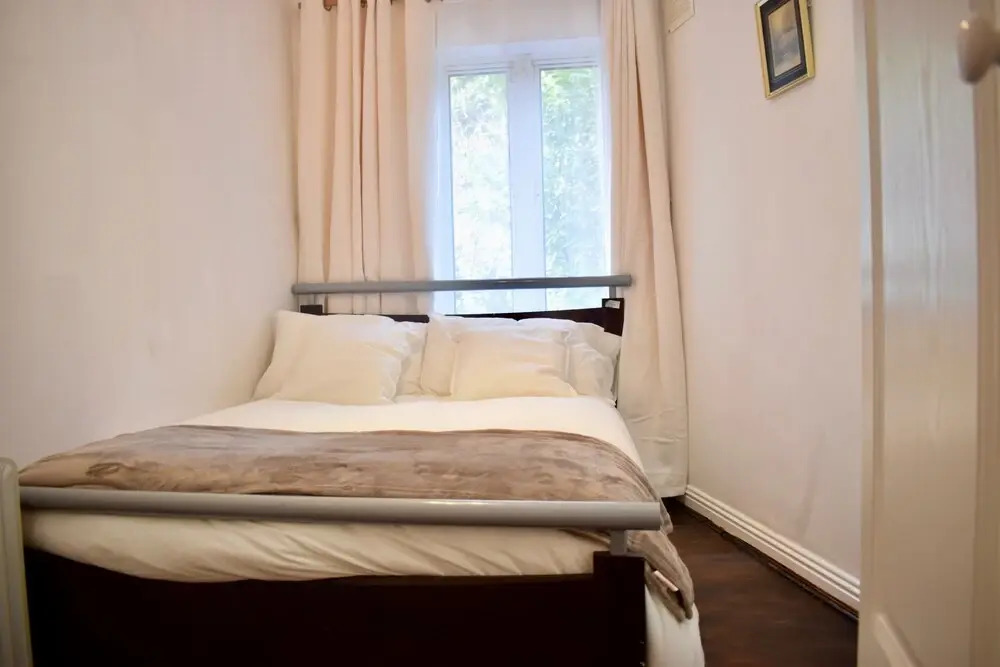 3 Bedroom Flat With Parking In Inchicore