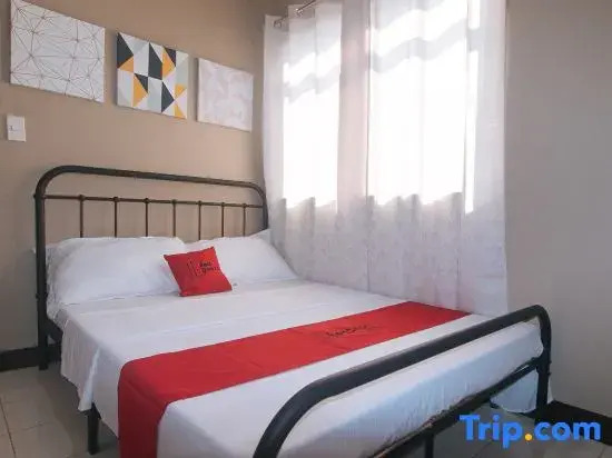 RedDoorz at Aurea Apartelle