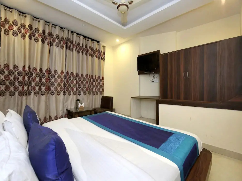 OYO 10145 Hotel JK