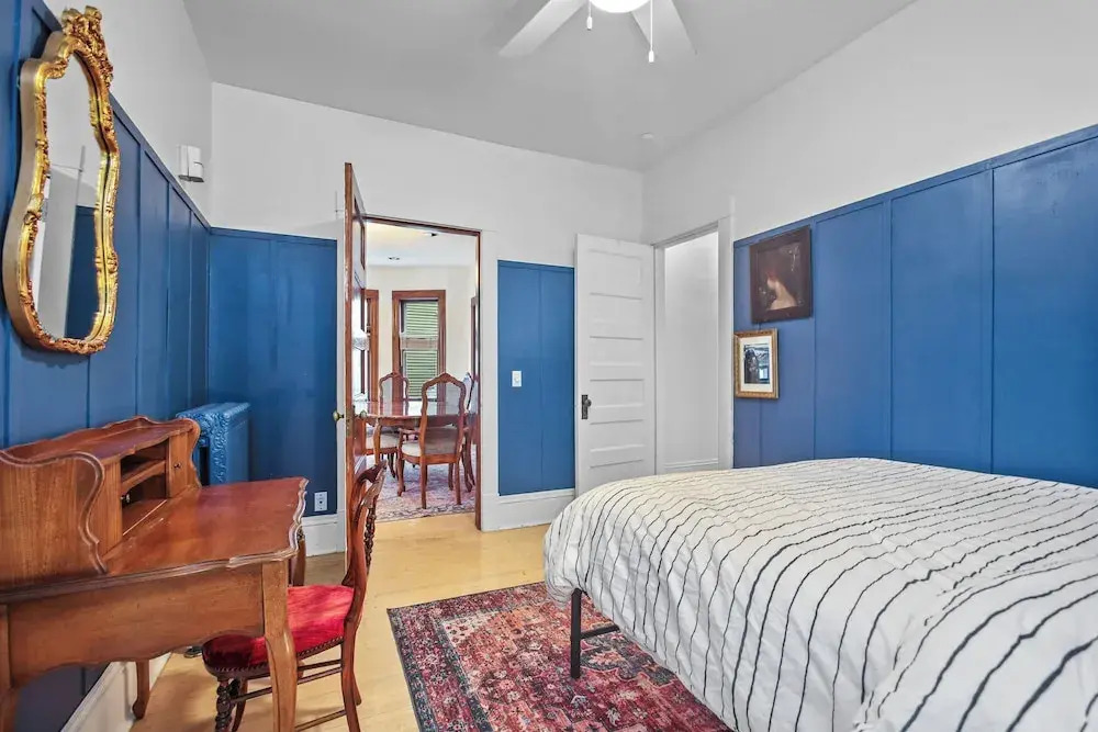 Uptown Minneapolis Home: Walk To Lakes!