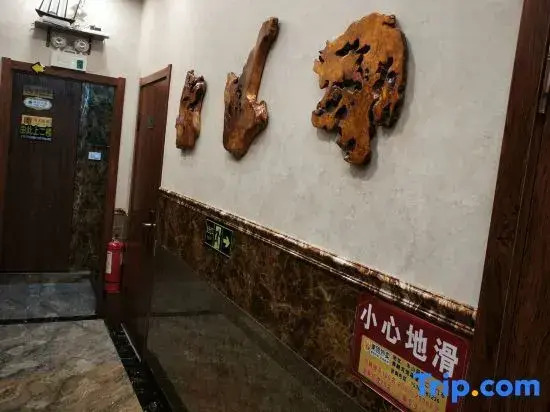 Yichun Hongmeiqi Express Hotel