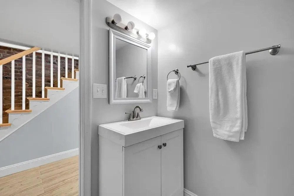 3-br DC Townhome Getaway Close to It All