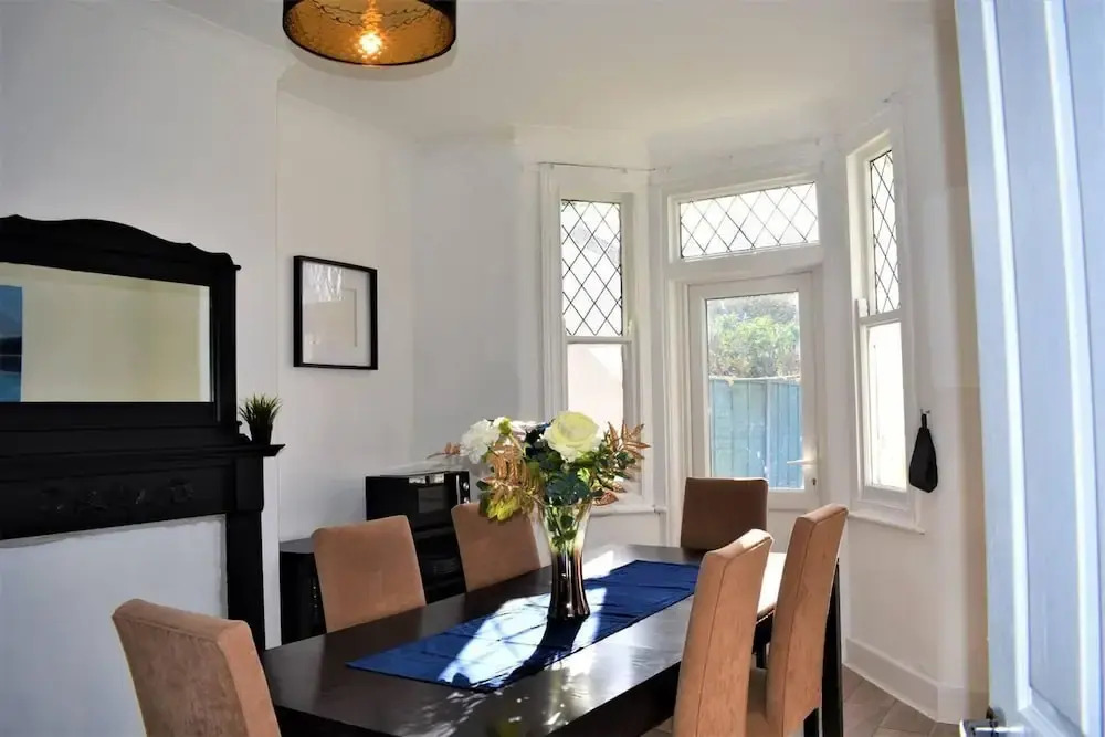 Cosy, Modern House Nearby Seafront - Southend
