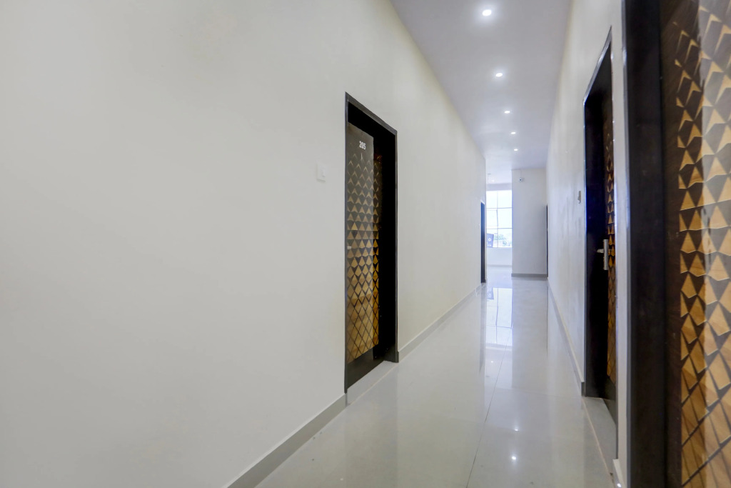 OYO Collection O Kalyanpur Metro Station