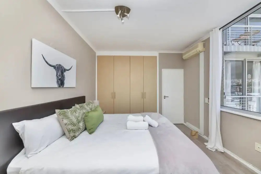 Picturesque 2BD Apartment With Table Mountain View