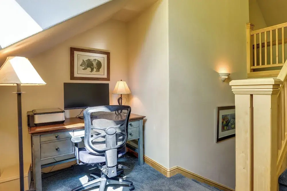 Walk to Ski Lifts: Townhome w/ Hot Tub in Keystone