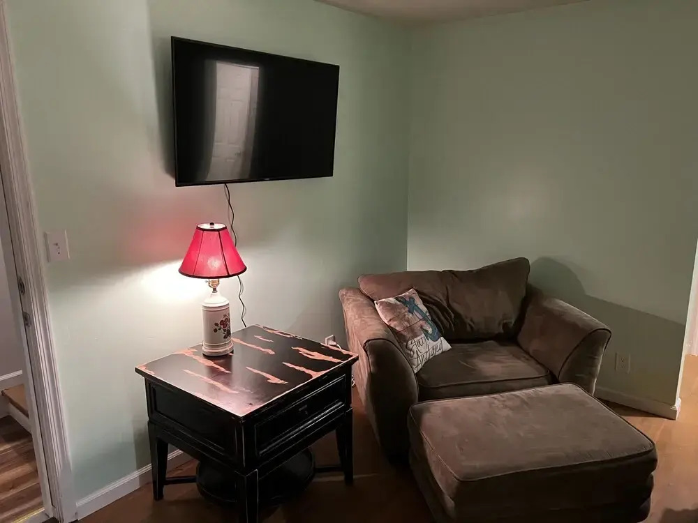 Boat House Ground Floor #2 - 1 Br Waterfront, Wifi 1 Bedroom Apts by RedAwning
