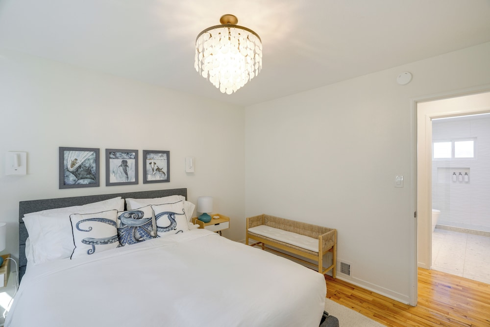 Seaside Home w/ Hot Tub & Patio: Close to Beaches!