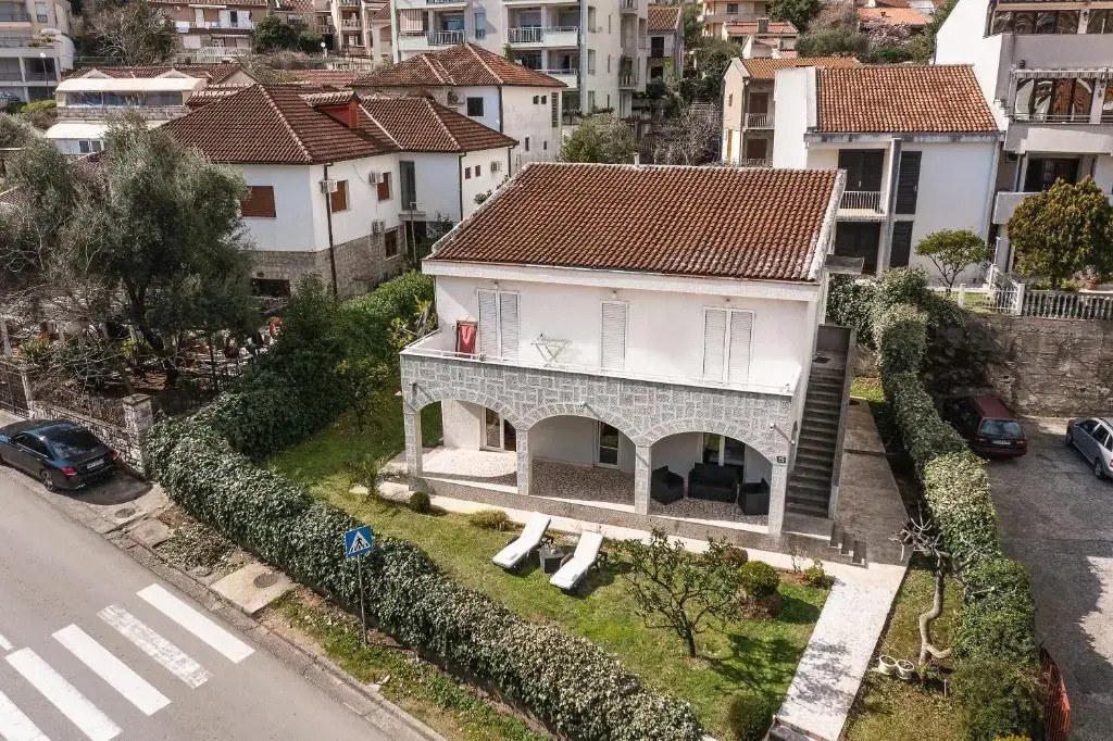 Montesun Holiday Novak Home