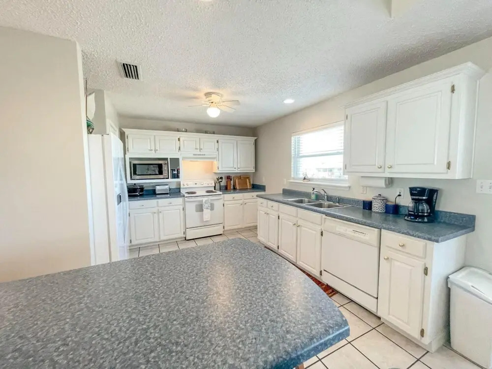 051 Topsail by ACP