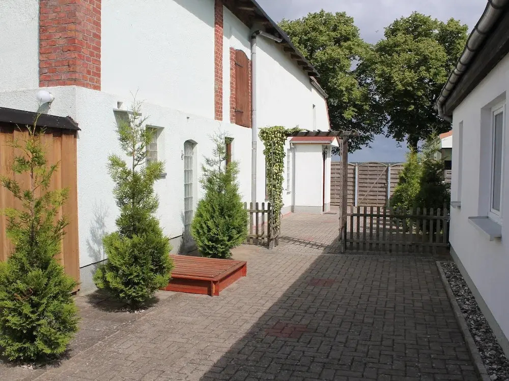 Beachside Apartment in Pepelow With Private Terrace