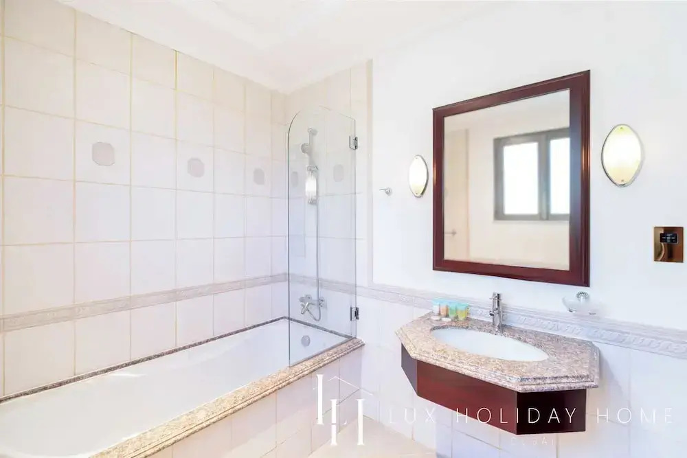 LUX Holiday Home - Frond E 1