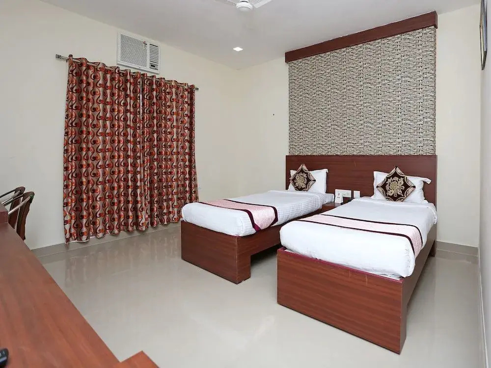 OYO 10271 Hotel Guest INN