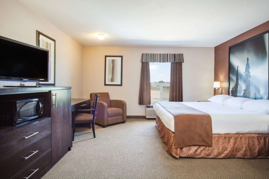 Super 8 by Wyndham Meadow Lake