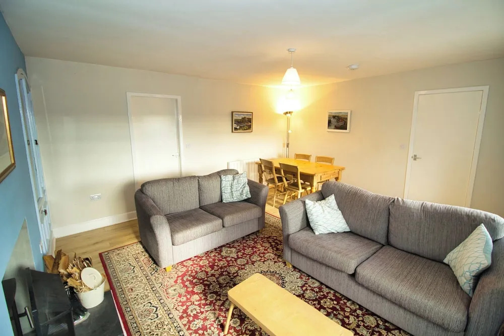 Accessible Bungalow - 4 Beds 2 Baths -dog Friendly
