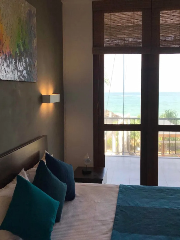White Sand Villa - Beach front