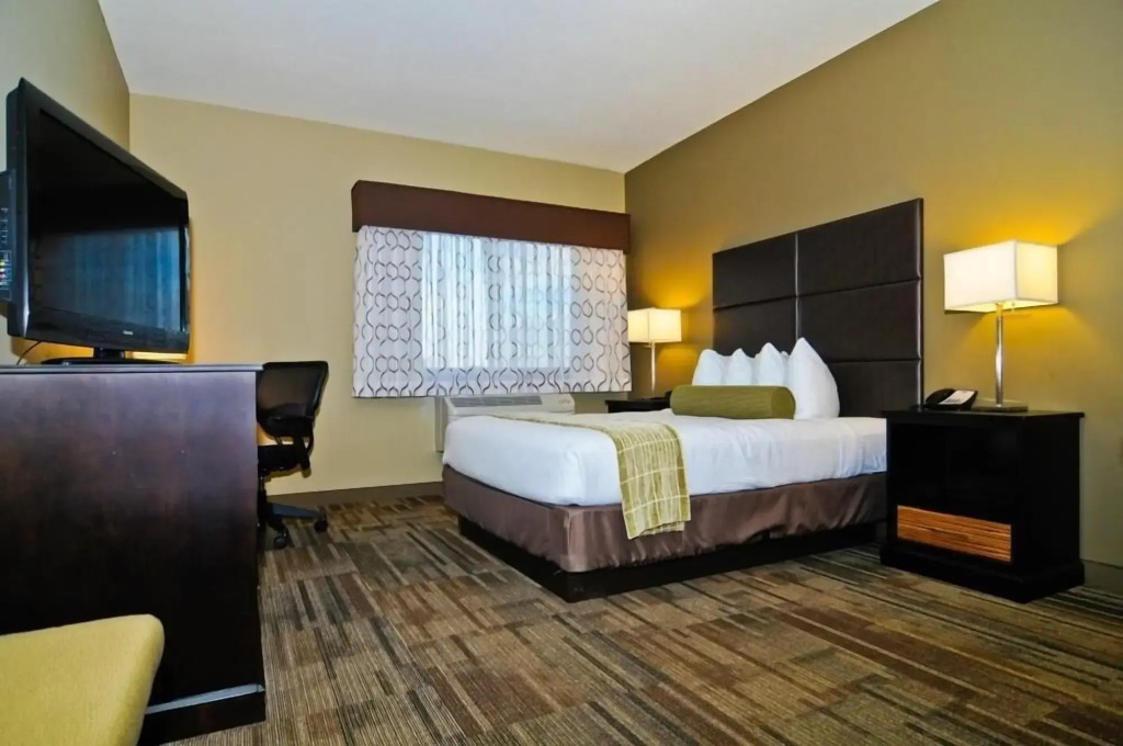 Best Western Plus Night Watchman Inn & Suites