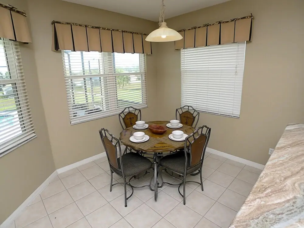 5 BED Pool Home ON Golf Course