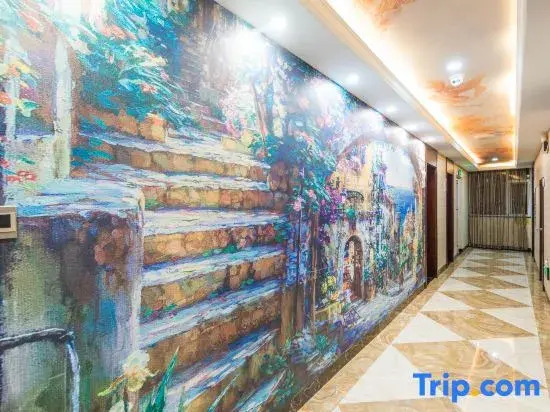 CLOUDS Hotel (Luoping Margaret)