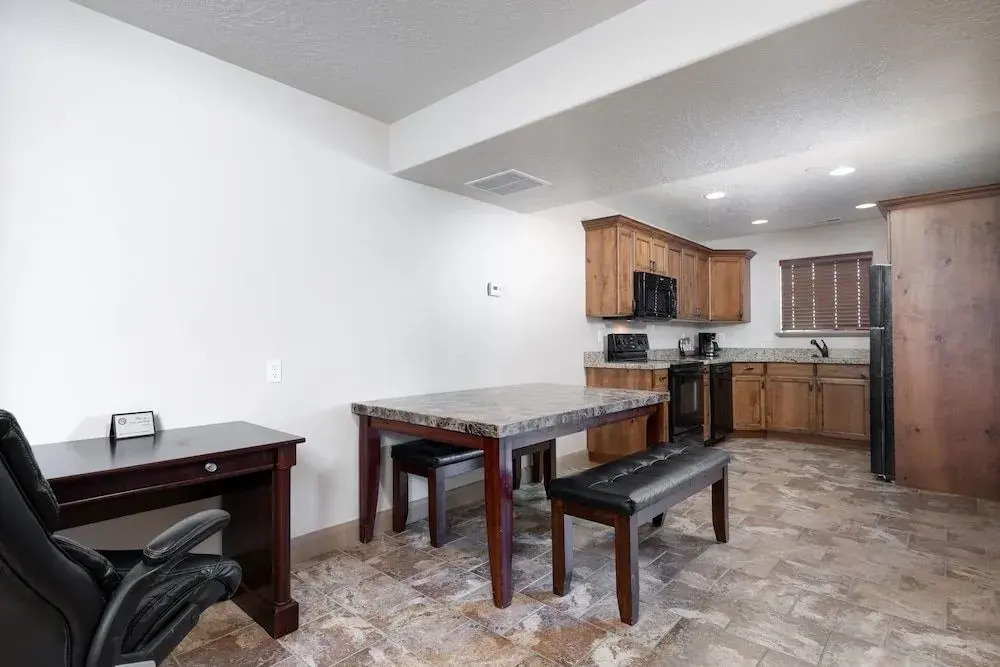 Duchesne Suites
