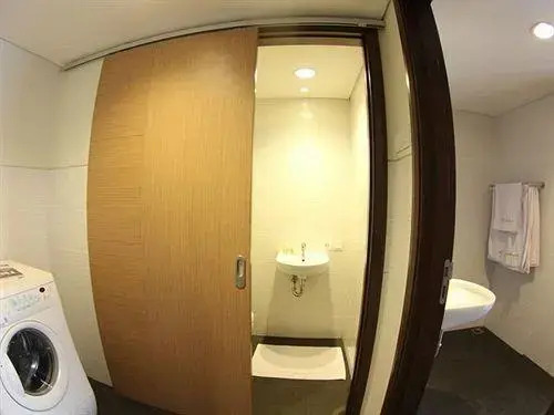 MG Suites Apt 19
