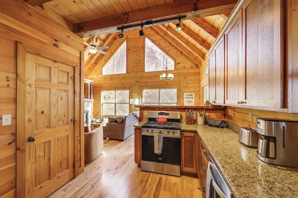 Elevated Cabin Bordering Smoky Mountain Nat'l Park
