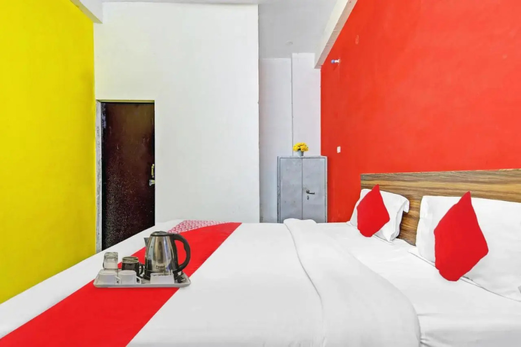 OYO 82775 Radhe Hotel