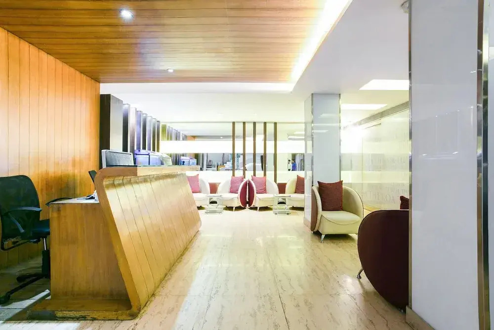 Capital O 45587 The Roa Hotel