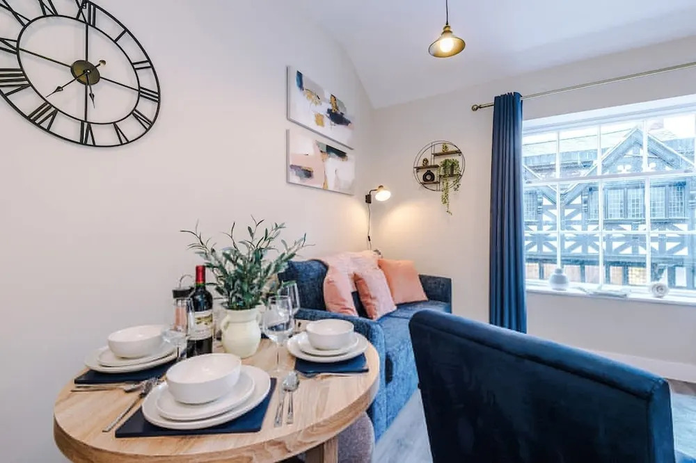 NEW Stylish 1-bed Flat Great Location Sleeps 4