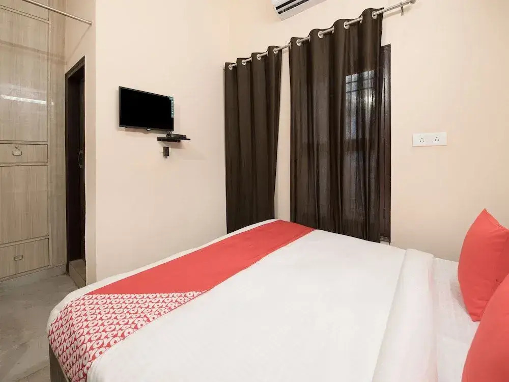 OYO 16093 Flagship Krishna Residency
