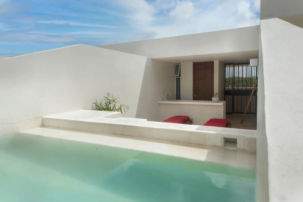 Private Pool and roof top for 3 in la Veleta