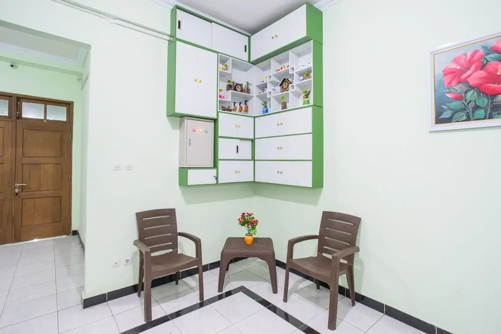 Rhona Guest House Syariah by OYO Rooms