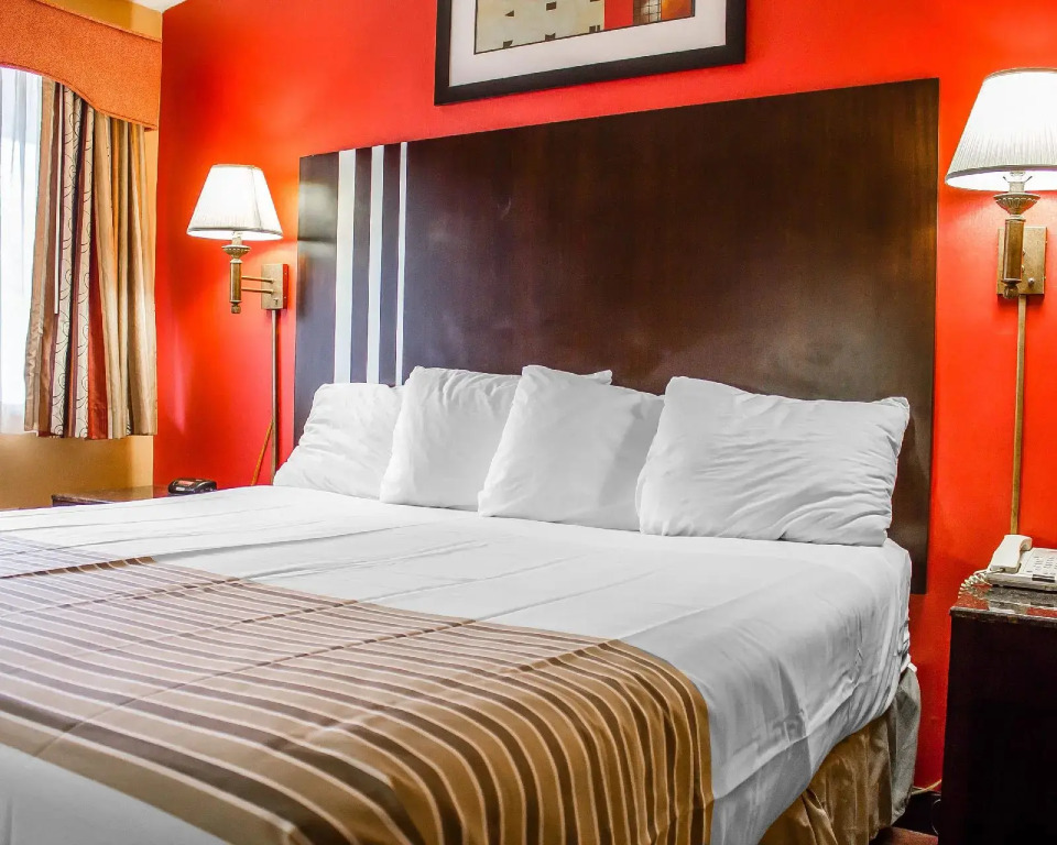 Rodeway Inn MacArthur Airport