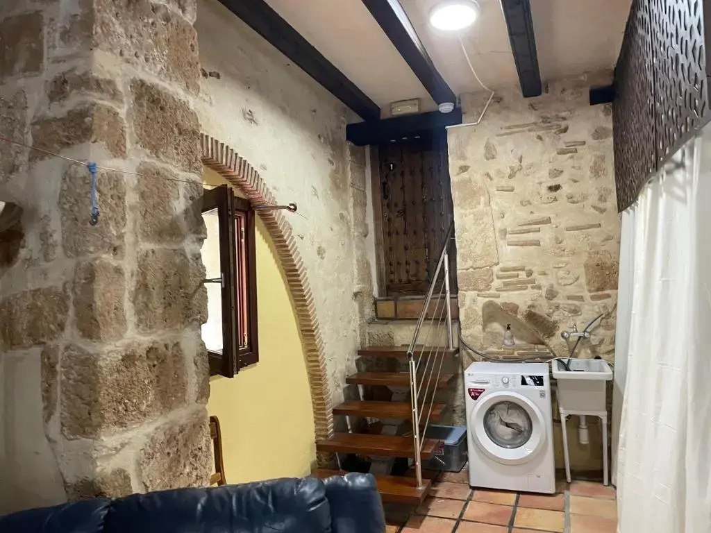 No.5b - Lovely Studio Apt with A/C in the Centre of the Old Town