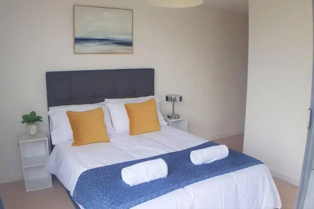 Catchpole Stays - Marconi Plaza- a 2 bed, 2 bathroom apartment with city views in the heart of Chelmsford