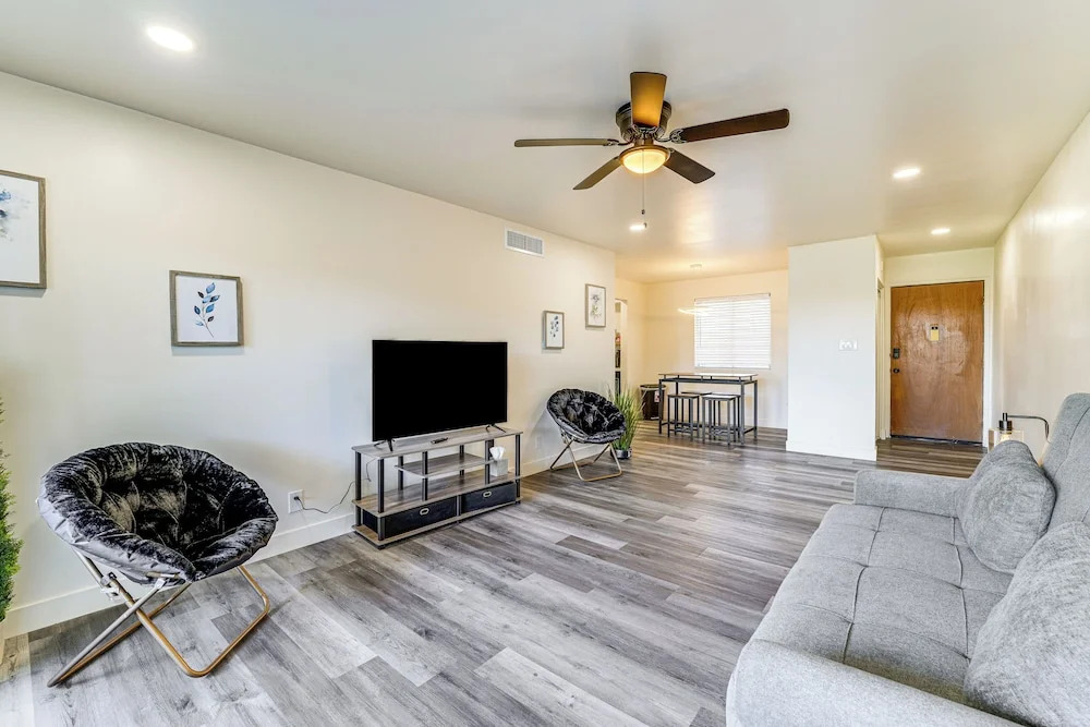 Scottsdale Condo w/ Community Pool & Hot Tub!